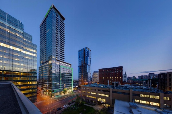 Holiday Inn Hotel & Suites Montreal Centre-ville Ouest image 1