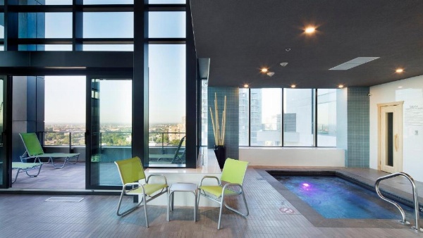 Holiday Inn Hotel & Suites Montreal Centre-ville Ouest image 16