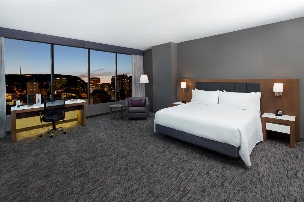 Holiday Inn Hotel & Suites Montreal Centre-ville Ouest image 2