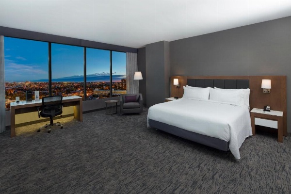 Holiday Inn Hotel & Suites Montreal Centre-ville Ouest image 26