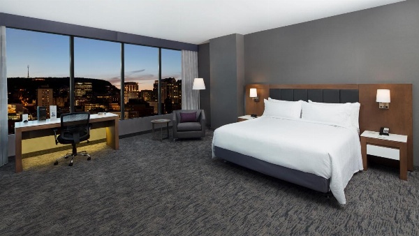 Holiday Inn Hotel & Suites Montreal Centre-ville Ouest image 3
