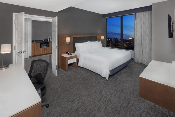 Holiday Inn Hotel & Suites Montreal Centre-ville Ouest image 9